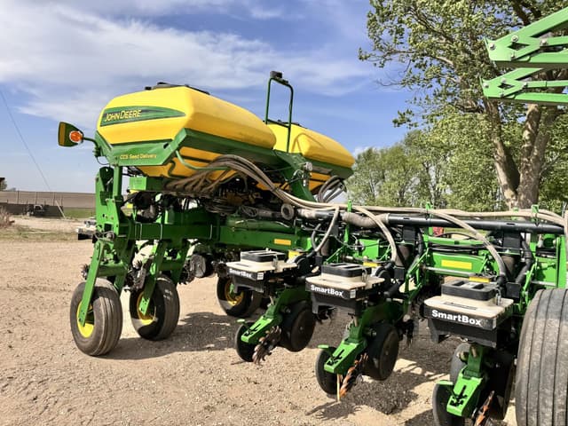Image of John Deere 1770 equipment image 4