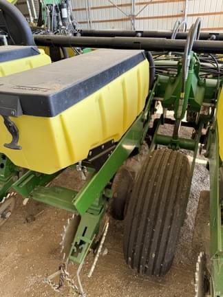 Image of John Deere 1770 equipment image 2
