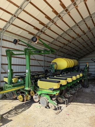 2012 John Deere 1770 Equipment Image0