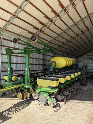 Main image John Deere 1770