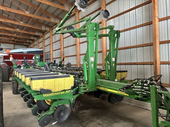 2012 John Deere 1770 Equipment Image0