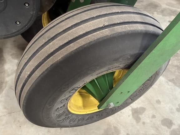 Image of John Deere 1770 equipment image 4