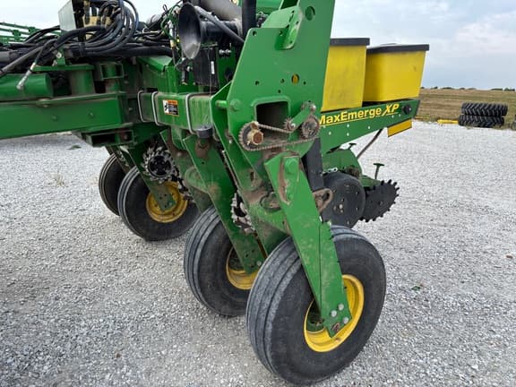 Image of John Deere 1770 equipment image 4