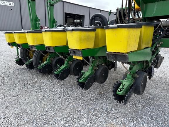 Image of John Deere 1770 equipment image 3