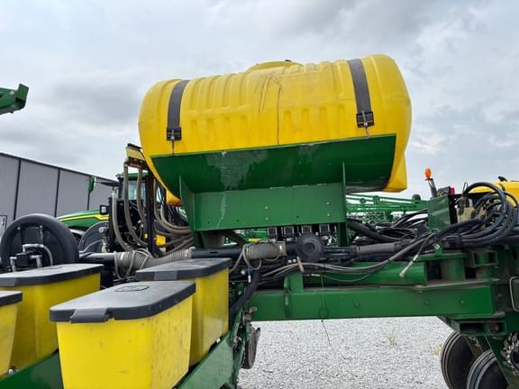 Image of John Deere 1770 equipment image 2