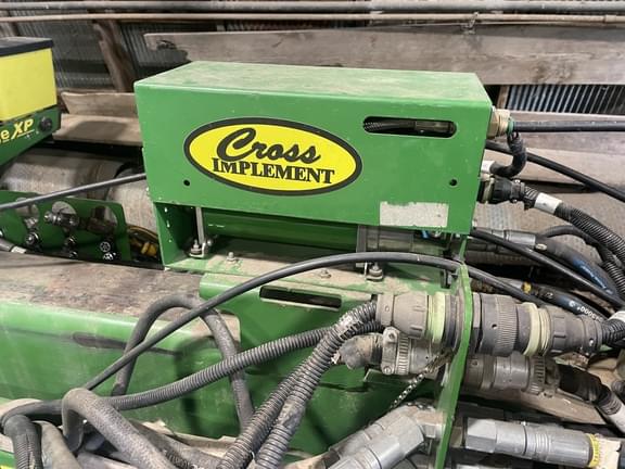 Image of John Deere 1770 equipment image 2