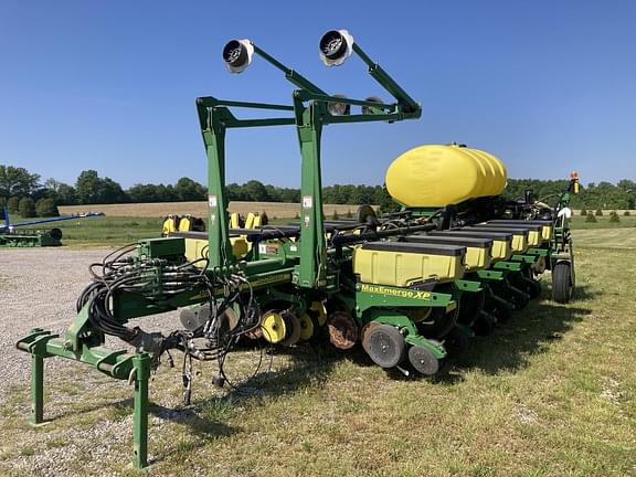 Image of John Deere 1770 equipment image 1