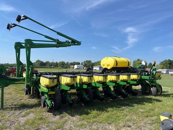 Image of John Deere 1770 equipment image 1