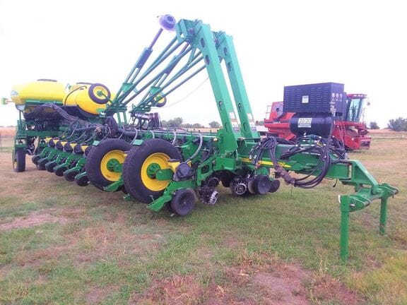 Main image John Deere 1770