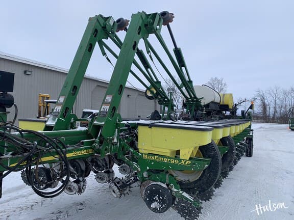 Image of John Deere 1770 equipment image 1