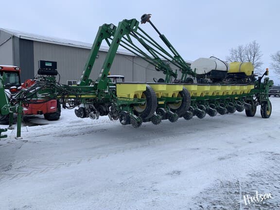 Image of John Deere 1770 equipment image 2