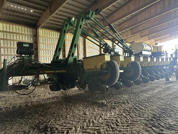 Image of John Deere 1770 equipment image 1