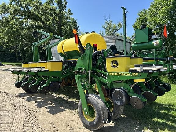 Image of John Deere 1770 equipment image 3
