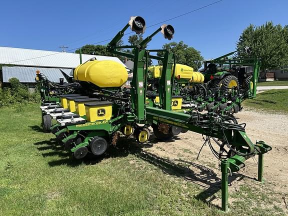 Image of John Deere 1770 equipment image 1
