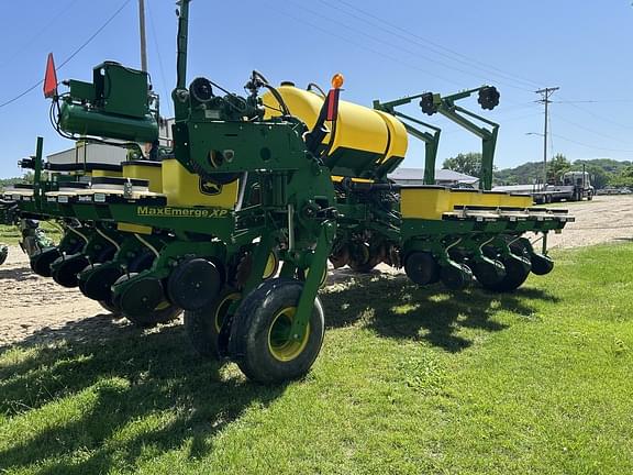 Image of John Deere 1770 equipment image 2