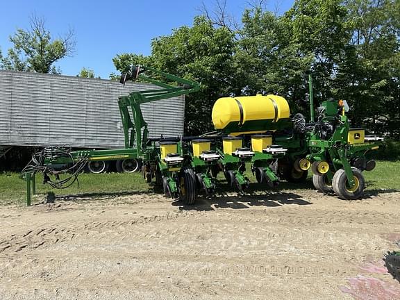 Image of John Deere 1770 equipment image 4