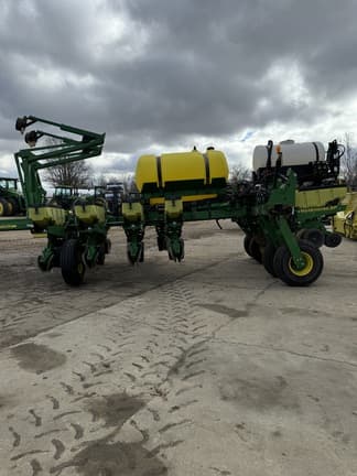 Image of John Deere 1770NT equipment image 2