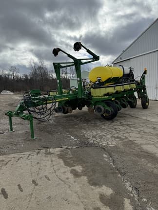 Image of John Deere 1770 equipment image 1