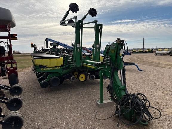 Image of John Deere 1770 equipment image 1