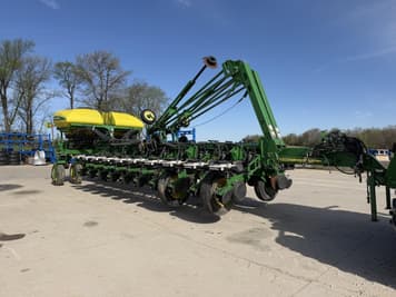 Main image John Deere 1770