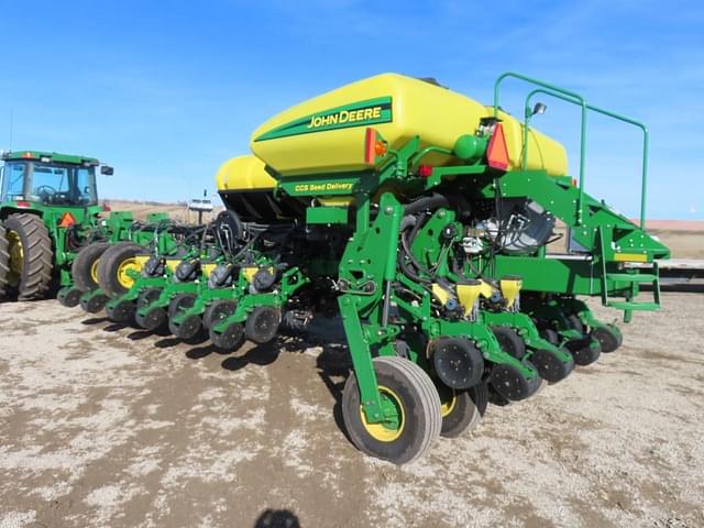 Image of John Deere 1770 equipment image 3