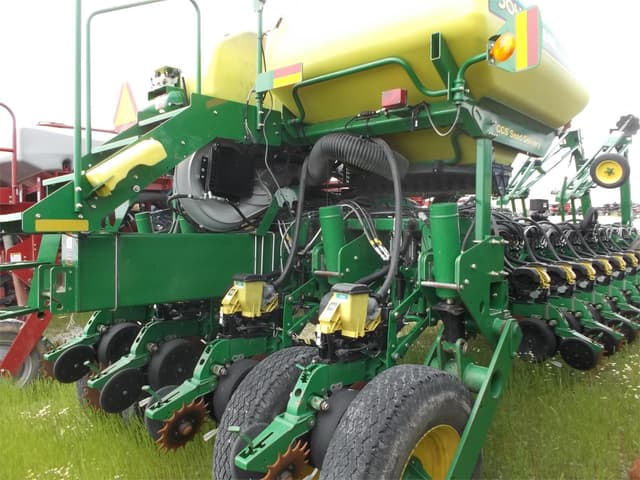 Image of John Deere 1770 equipment image 3