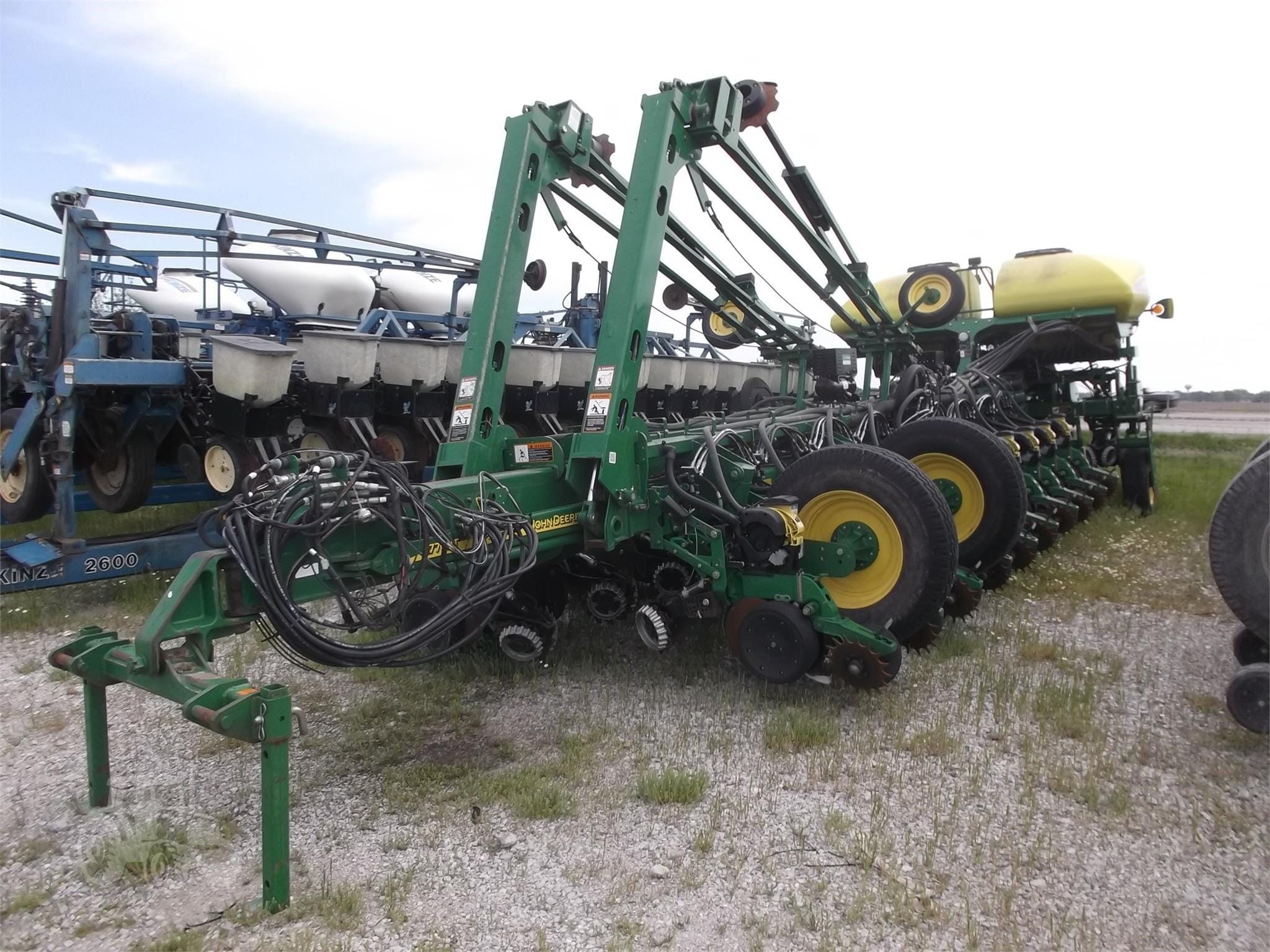 2012 John Deere 1770 Equipment Image0