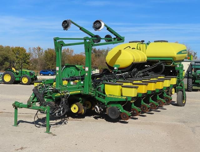 Image of John Deere 1770 equipment image 1