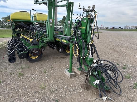Image of John Deere 1770 equipment image 1