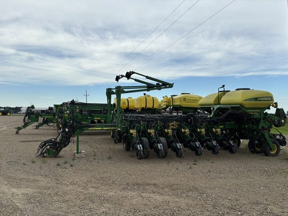 2012 John Deere 1770 Equipment Image0