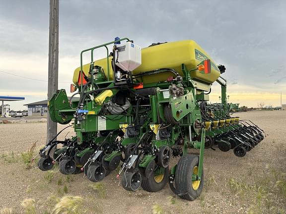 Image of John Deere 1770 equipment image 3