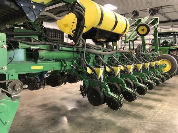 Main image John Deere 1770