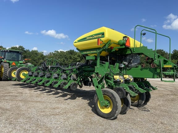Main image John Deere 1770