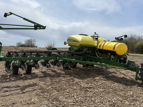 Image of John Deere 1770 equipment image 2