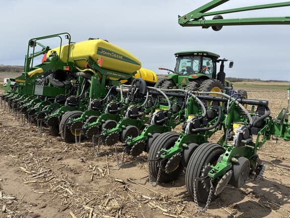 Image of John Deere 1770 equipment image 3