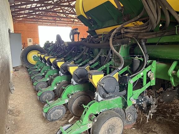 Image of John Deere 1770 equipment image 3