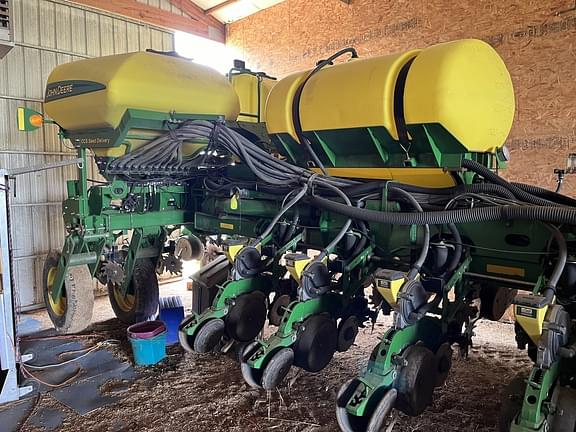 Image of John Deere 1770 equipment image 2
