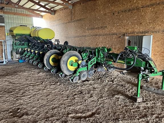 Image of John Deere 1770 Primary image