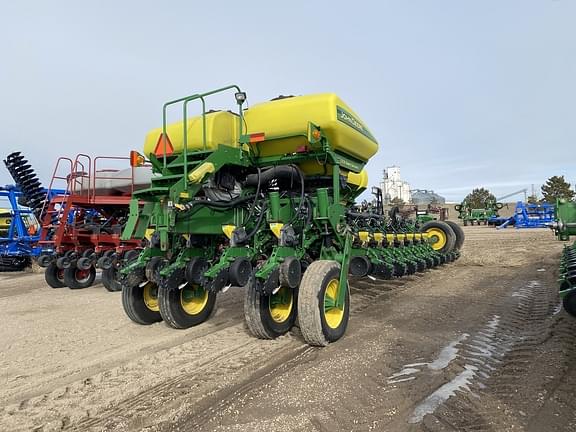 Image of John Deere 1770 equipment image 2