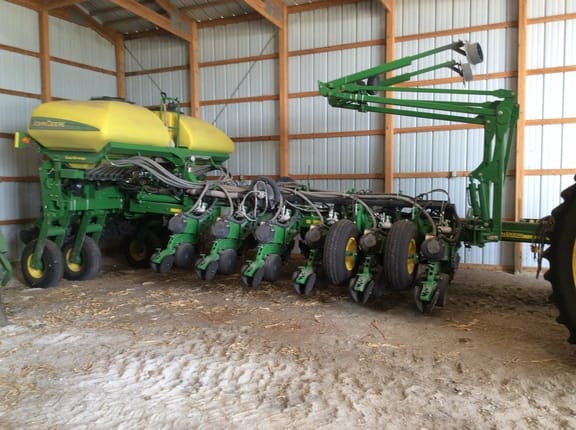 Main image John Deere 1770