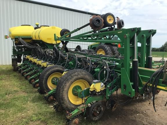 Image of John Deere 1770 equipment image 2