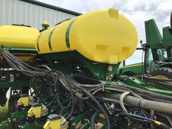 Image of John Deere 1770 equipment image 3