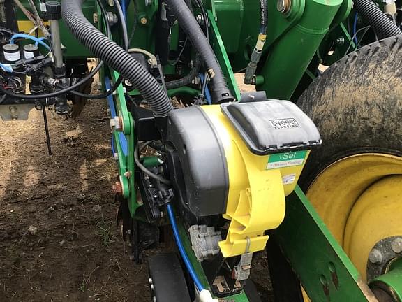 Image of John Deere 1770 equipment image 1