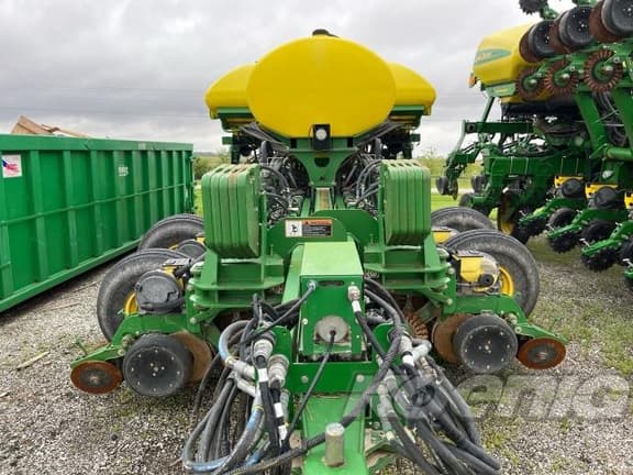 Image of John Deere 1770 equipment image 3