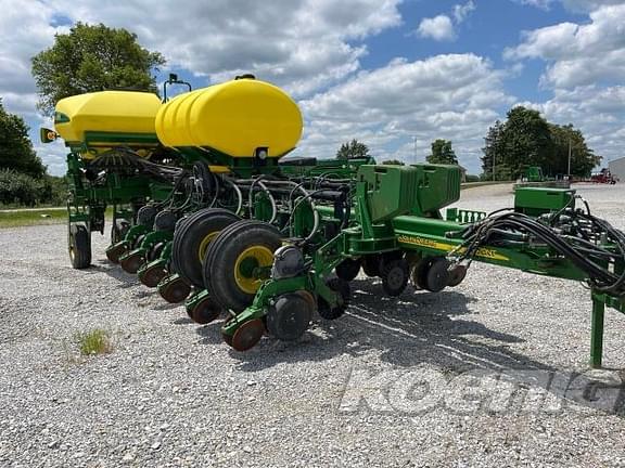 Image of John Deere 1770 equipment image 1