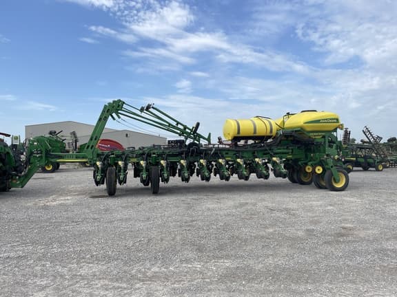 Image of John Deere 1770 equipment image 1