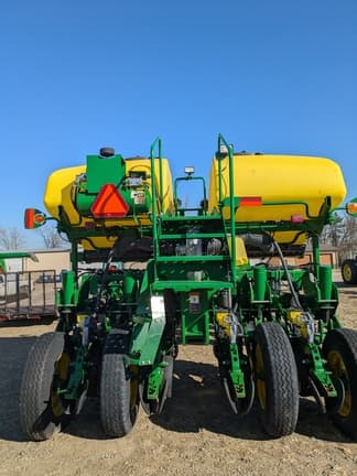 Image of John Deere 1770 equipment image 1