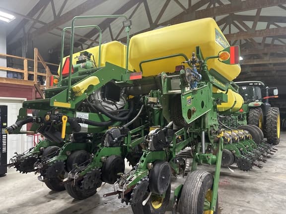 Image of John Deere 1770 equipment image 4