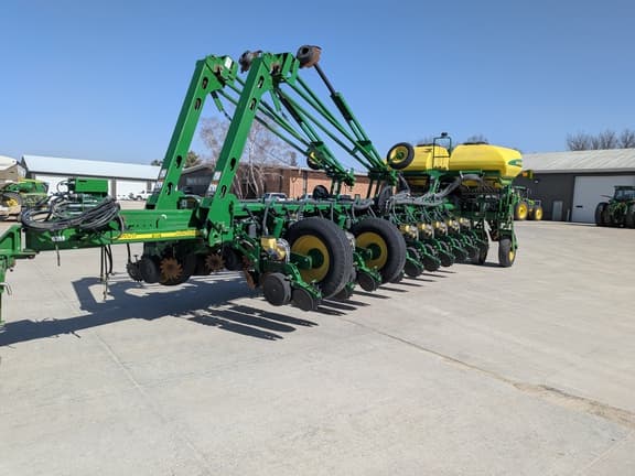 Image of John Deere 1770 equipment image 1