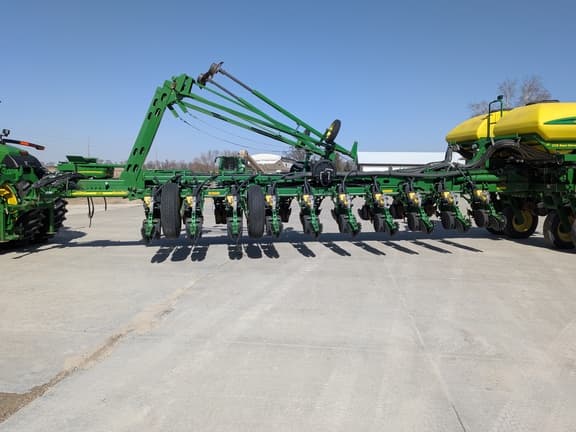 Image of John Deere 1770 equipment image 2